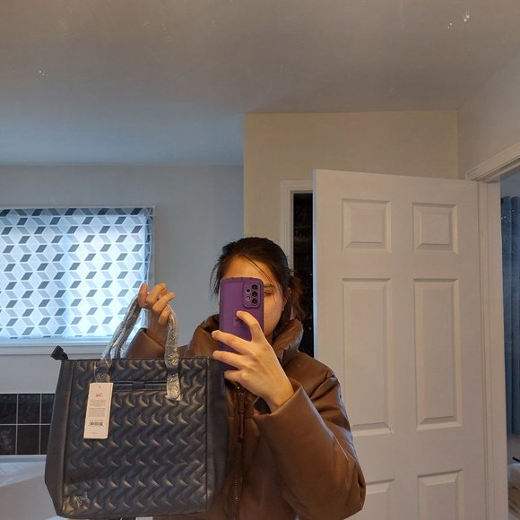 Lug Charter Bag - Picture 2 of 3